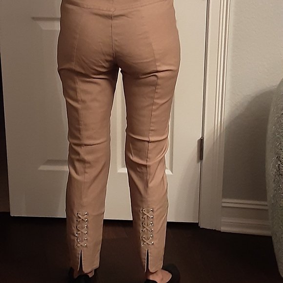 Euro Classic - Size 8 - Highrise pants with Lace on the back bottom - Picture 3 of 4